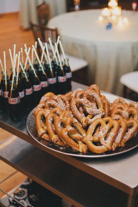 Coke and Pretzel Snacks Wedding Pretzels, Wedding Finger Foods, Wedding Food Menu, Pretzel Snacks, Wedding Snacks, Wedding Appetizers, Chicken And Biscuits, Reception Food, Wedding Reception Food