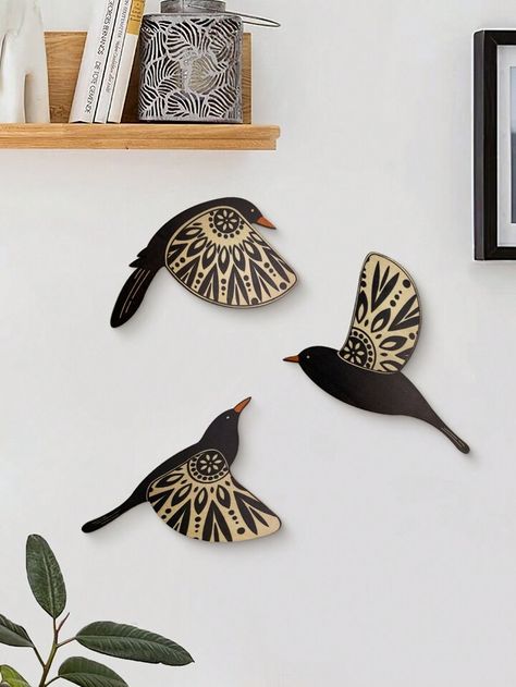 Photo Frame Diy, Bird Wall Hanging, Wall Hanging Decorations, Plank Art, Diy Photo Frames, Diy Display, Modern Birds, Frame Diy, Craft Decor