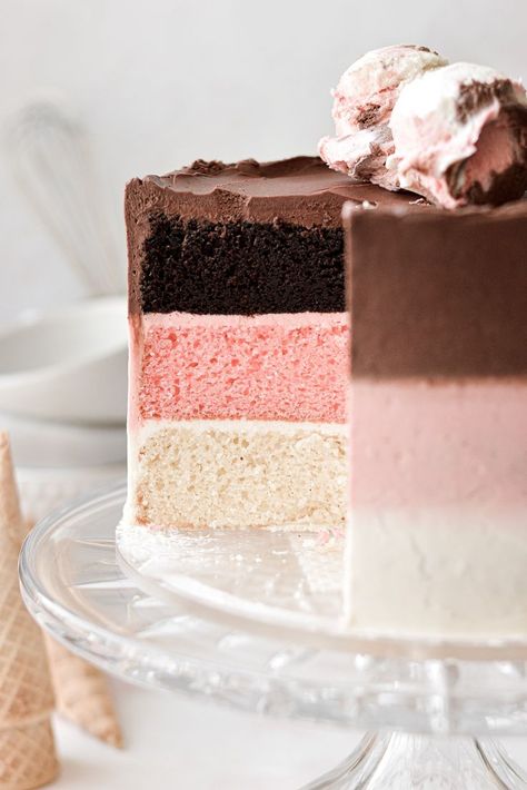 8 Inch Layer Cake, Striped Cake Ideas, Neapolitan Desserts, Layered Cake Ideas, Layered Cake Recipe, Napoleon Recipe, Neopolitan Cake, Three Layer Cake, Sliced Cake