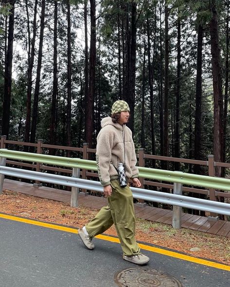 Checkered Beanie Outfit, Checkered Beanie, Hat Outfit Men, Neutral Fits, Bennies Hats, Beanie Outfit, Hat Outfit, Mens Beanie, Outfits With Hats