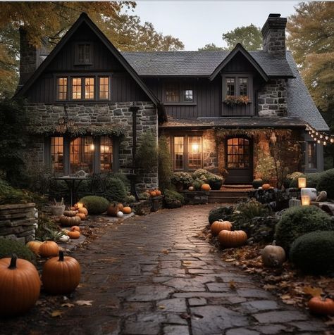 Witchy Home Exterior, Woodsy House Exteriors, Modern Cabin Exterior Design, Rustic Exterior House Color Ideas, Cottage House Styles, Modern Cottage House Exterior, Autumn Home Exterior, Moody House Exterior, Autumn House Exterior