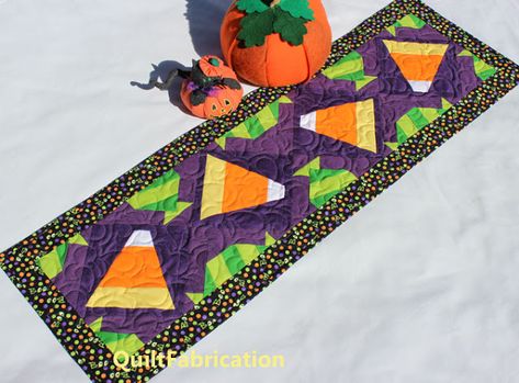 Candy Corn Table Runner, Halloween Quilted Table Runner, Halloween Runners Free Pattern, Halloween Quilt Table Runner Pattern, Halloween Table Runner And Hot Pads Pattern, Candy Corn Quilted Table Runner, Halloween Candy Table, Embroidered Quilt Labels, Sunflower Table Runner