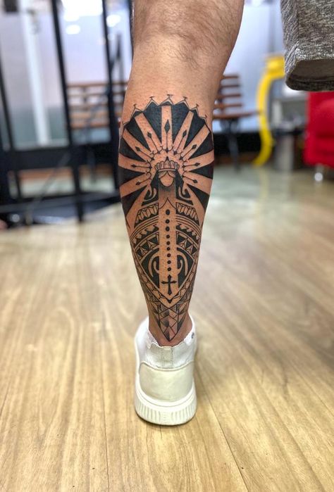 Tatuagem de Nossa Senhora com estilo Maori. Leg Band Tattoos, Tattoo Pierna, Crazy Tattoos, Filipino Tattoos, Libra Tattoo, Ancient Tattoo, Cross Tattoo For Men, Aries Tattoo, Jesus Tattoo