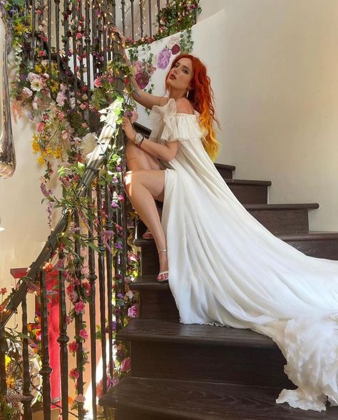 Bella Thorne Style, Famous In Love, Redhead Beauty, Bella Thorne, Getting Engaged, Wedding Looks, Couture Collection, American Actress, Bridal Style