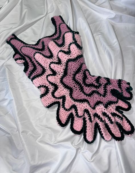 Crochet | Crochet Tops | Pink Crochet | Crochet Flowers | Crochet Clothes | Rose top Crochet Flower Clothes, Crochet Rose Dress, Black Pink Crochet, Pink Crochet Clothes, Crochet Top Flower, Crochet Rose Top, Crochet Cute Top, Crochet Designs Clothing, Crotcheting Projects