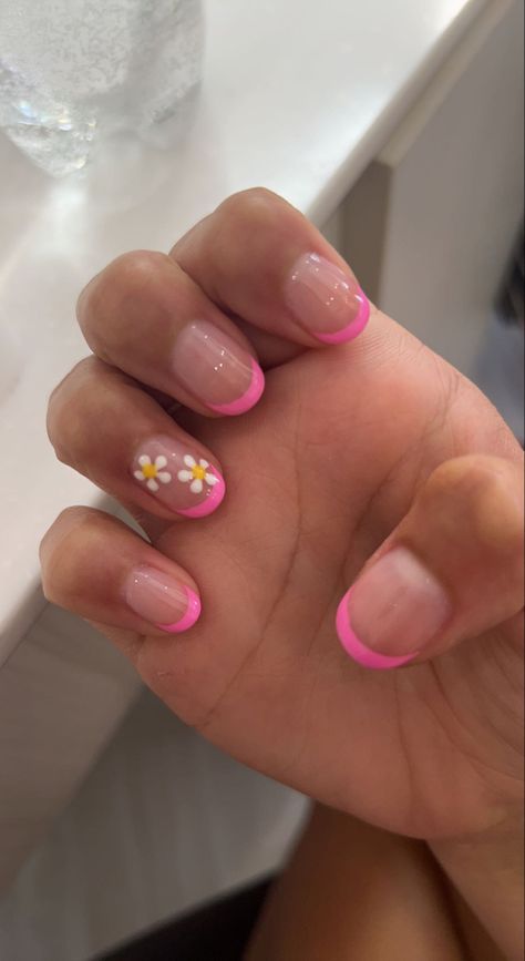 Nail Inspired Gel, Nail Ideas Short One Color, Nail Ideas Dotting Tool, Cute And Easy Short Nail Designs, Simple Short Natural Nails, Short Nail French Tip Designs Pink, Short Nail Summer 2024, Cute Nails Not Acrylic Short, Easy Nail Art Short Nails Simple