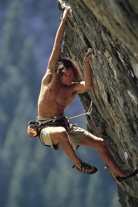 Rock Climbing Photography, Extreme Climbing, Action Pose Reference, Adventure Hiking, Rock Climbers, Ice Climbing, Human Poses Reference, Mountain Climbing, Human Poses