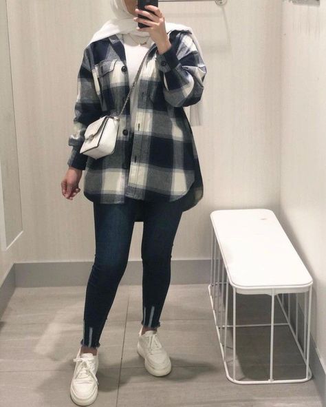 Shacket Outfit, Estilo Hijab, Unique Graphic Design, Plaid Shirt Women, Hijab Fashionista, Classy Winter Outfits, Womens Trendy Dresses, Stylish Fall Outfits, Hijabi Fashion Casual