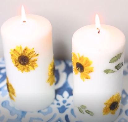 Do you wish you knew how to jazz up accessories and add an on-trend element? Then join Hometalk today to learn how to create your very own decorated candles! Candle Hack, Decorated Candles, Texture Jewelry, Hand Painted Candles, Candle Wrap, Concrete Candle, Painted Candles, Homemade Candles, Create Diy