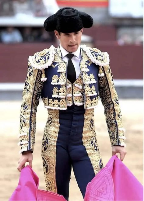 ▷ Top Colours of the Matador Suit of Lights | Toroshopping Matador Costume, Beautiful Costumes, Costumes For Sale, Men In Uniform, Gold Embroidery, Moda Vintage, Elegant Dress, Purple Dress, European Fashion