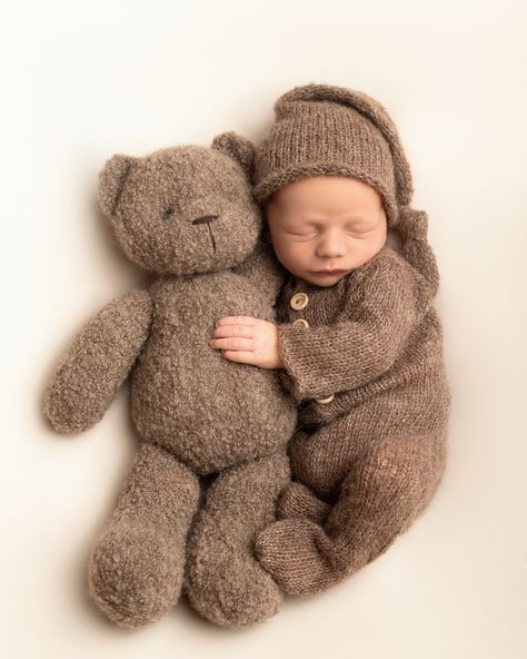 ✅ Newborn photoshoot✅ Newborn photographer Teddy Bear Newborn Pictures, Winter Newborn Photoshoot, Unique Newborn Photoshoot Ideas, Newborn Photography Winter, Winter Newborn Photography, Photoshoot Newborn, Winter Newborn, Baby Boy First Birthday, Teddy Bear Pictures