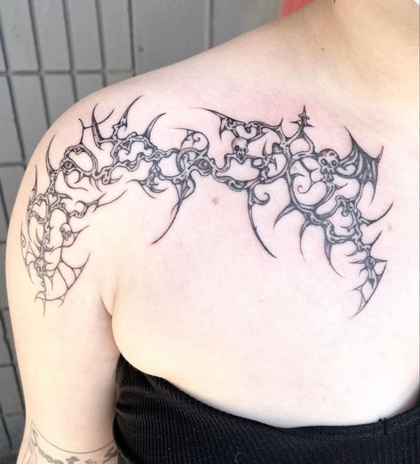 shoulder and collar bone tattoo Collar Bone Tattoo Template, Skeleton Collar Bone Tattoo, Alt Collar Bone Tattoo, Collar Bone Tattoo Big, Y2k Collarbone Tattoo, Collarbone Tattoo Aesthetic, Colour Bone Tattoo Women, Symetric Tattoo Collar Bone, Tattoo Near Chest