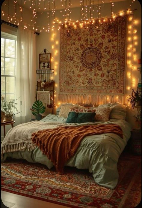 Omg I love this Earthy Hippie Bedroom, Cozy Hippie Bedroom, Bedroom Ideas 70s, Boho Indie Bedroom, Retro Boho Bedroom, Hippie Room Decor Bohemian, 70s Bedroom Ideas, Ceiling Decor Ideas, Chic Boho Bedroom