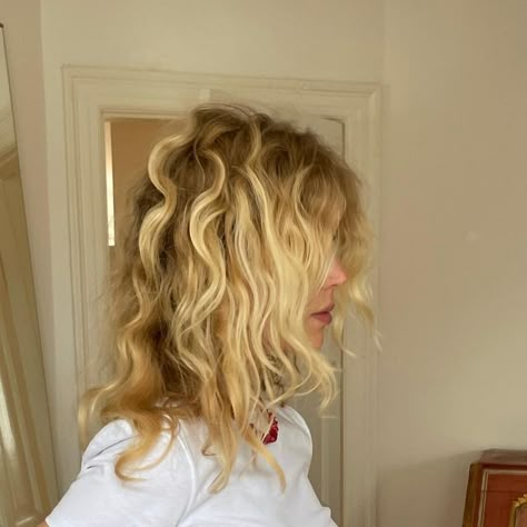 Hair Muse, Blonde Curly Hair, April 16, Good Hair Day, Dream Hair, Hairstyles Haircuts, Hair Dos, Hair Day, Curly Blonde