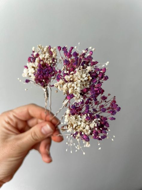 Purple Dried flower hair pin for Boho Wedding ceremony. Made with real dried Gypsophila and Glixia flowers. Price is for 1 hair pin! Size - 3 x 12 cm. PROCESSING TIME : 1-3 business days IMPORTANT DELIVERY INFORMATION: All parcels to United States will be delivered via USPS - 7-10 business days, parcels within EUROPEAN UNION (incl. UK, Switzerland, Norway) will be delivered via UPS standard service - 5-10 business days (+ phone number is required for the courier), Parcels to Canada, Australia an Dried Flowers Jewelry, Flower Hair Wedding, Glixia Flowers, Purple Wedding Flower, Boho Wedding Hair Accessories, Dried Gypsophila, Boho Wedding Ceremony, Floral Wedding Hair, Bohemian Hair