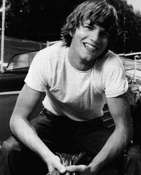 Aston Kutcher 90s, Ashton Kutcher 90s, Ashton Kutcher 2000s, Ashton Kutcher Demi Moore, Ashton Kutcher Black And White, Young Ashton Kutcher, Ashton Kutcher Movies, Aston Kutcher That 70s Show, Aston Kutcher