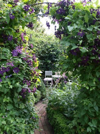 Garden Nook, Cottage Garden Design, Garden Wallpaper, Luxury Garden, Have Inspiration, The Secret Garden, Romantic Garden, Garden Seating, Gorgeous Gardens