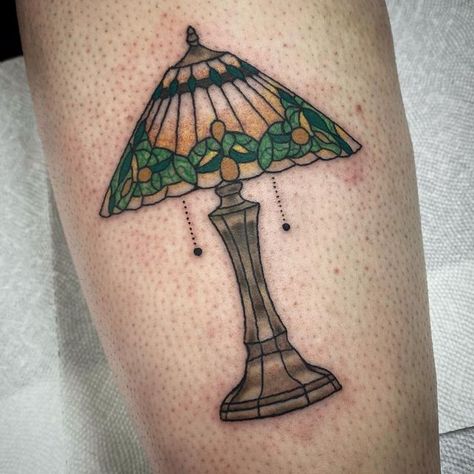 Tiffany Lamp Tattoo Black And White, Vintage Glass Tattoo, Antique Lamp Tattoo, Stained Glass Lamp Tattoo, Tiffany Lamp Tattoo, Vintage Lamp Tattoo, Lamp Tattoo Design, Object Tattoos, Stain Glass Tattoo