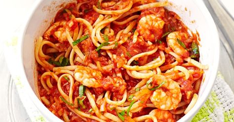 Healthy food doesn&#039;t have to be boring. This low fat prawn linguine recipe has a spicy chilli kick to keep it interesting, plus it&#039;s quick and easy yo make Chilli Prawn Linguine, Prawn And Chorizo, Prawn Linguine, Spicy Chilli, Healthy Low Fat Recipes, Spicy Prawns, Linguine Recipes, Prawn Recipes, Easy Pasta Dishes