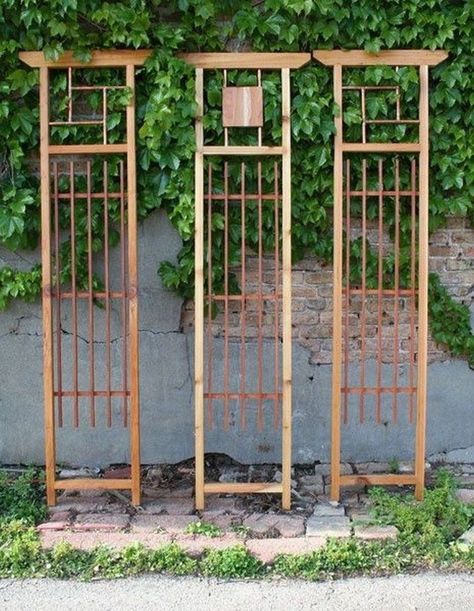 33 Wondrous Garden Trellis Ideas ~ Matchness.com Modern Trellis Design, Garden Trellis Designs, Garden Trellis Ideas, Building A Trellis, Wall Trellis, Modern Trellis, Wood Trellis, Diy Garden Trellis, Trellis Ideas