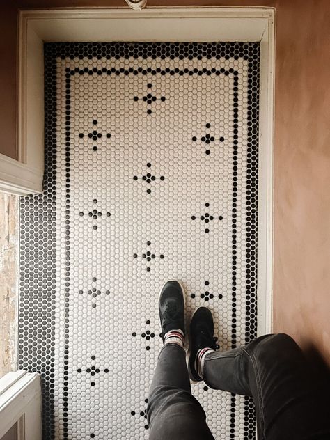 How to DIY your Own Penny Tile Patterned Floor - Chris Loves Julia Marble Octagon Tile Bathroom Floor, Hex Tile Floor Design, Bedrosians Palazzo Tile, Pattern Hexagon Tile, Daisy Tile Bathroom Floor, Hexagon Tile Entry, Vinyl Entryway Floor, Ceramic Kitchen Tile Floor, Small Entry Tile Floor Entryway