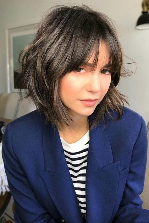 Moving on, let’s see the most flattering haircuts for round faces. Let’s pick you something that will enhance your features. #haircuts #faceshape #roundface Modern Shag Haircut, Balayage Bob, Short Shag Haircuts, Short Shag Hairstyles, Bob Hairstyles With Bangs, Layered Bob Hairstyles, Fishtail Braid, Shag Hairstyles, Styling Hair