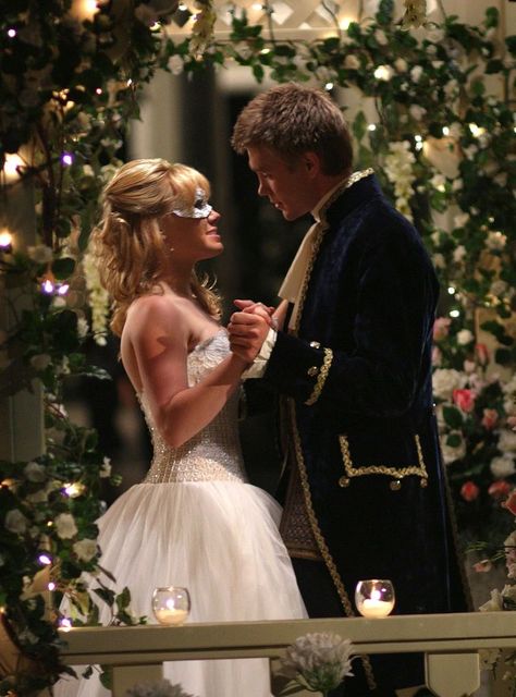 A Cinderella Story masquerade ball Best Chick Flicks, Another Cinderella Story, Cinderella Movie, Movie Quiz, Halloween Dance, Cinderella Story, A Cinderella Story, Chad Michael Murray, Teen Movies