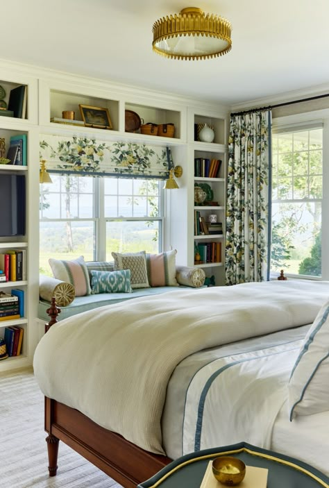 Classic Neutrals • Lakeshore Magazine Country Club Bedroom, Southern Living Bedroom Ideas, Guest Room Colorful, Classic Cozy Bedroom, New England Bedroom Ideas, Bedroom With Character, Warm Guest Bedroom, Green Primary Bedroom, Bedroom New Classic