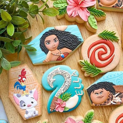 Moana Decorated Cookies, Moana Cookies Decorated, Moana Sugar Cookies, Edible Cupcakes, Moana Cookies, Decorative Desserts, Moana Birthday Cake, Moana Birthday Party Theme, Cookie Countess