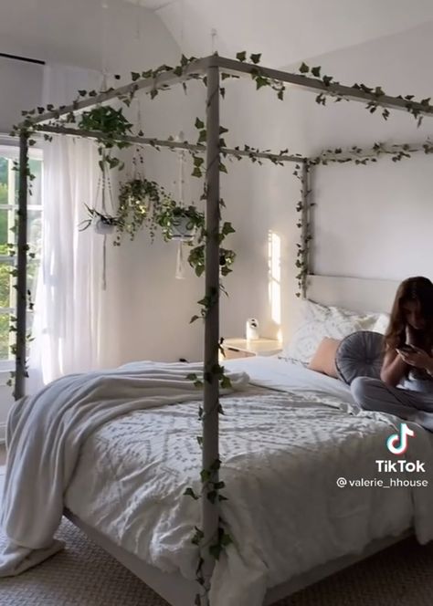 Canopy Bed Frame Aesthetic, Canopy Bed In Small Bedroom, Ivy Canopy Bedroom, Canopy Bed Decorating Ideas Fairy Lights, Metal Canopy Bed Ideas, Canopy Bed Ideas With Vines, Ivy Bed Canopy, Vines Around Bed Frame, Vine Bed Canopy