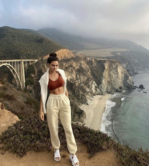 Big Sur Outfit, Bixby Creek Bridge, Creek Bridge, Sport Motivation, Usa Travel, Big Sur, Travel Usa, Khaki Pants, Capri Pants