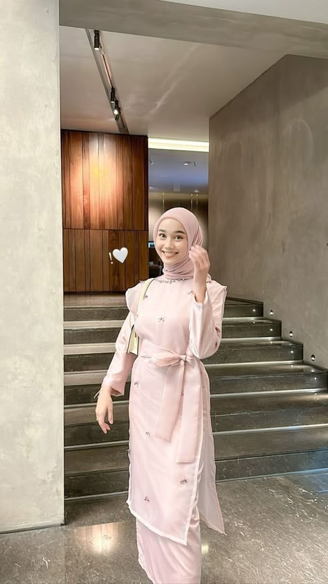 Lebaran Outfit, Model Dress Kebaya, Dress Muslim Modern, Kondangan Outfit, Kebaya Modern Dress, Rok Outfit, Match Outfits, Wife Style, Outfits Hijab