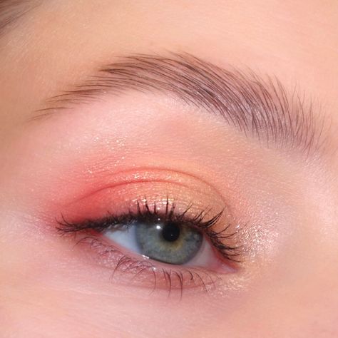 Orange Glitter Eyeshadow, Peachy Makeup Look, Peach Makeup Look, Orange Eyeshadow Looks, Simple Eyeshadow Looks, Peach Eye Makeup, Coral Makeup, Peachy Eyeshadow, Orange Eye Makeup