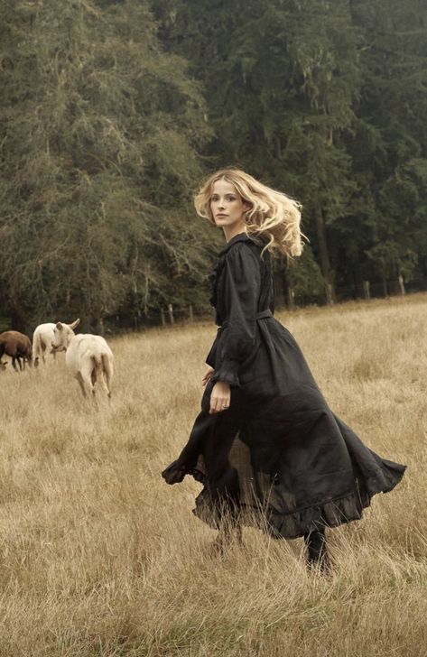 Prairie Photoshoot, Prairie Aesthetic, Folk Horror, Feminine Fashion, Larp, Feminine Style, Mood Board, Game Of Thrones Characters, Witch