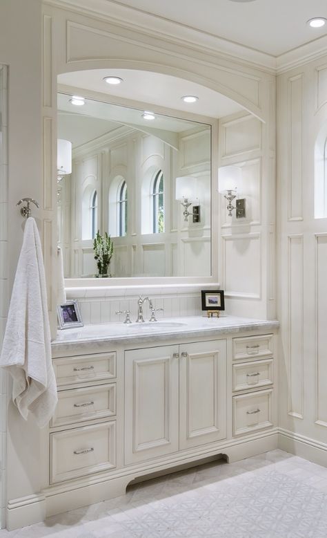 Bathroom Interior Design Luxury Classic, Bathroom Interior Design Luxury, Bathroom Cabinets Designs, Bathroom Inspiration Modern, Bathroom Redesign, Master Bath Remodel, Classic Bathroom, Bathroom Design Decor, Bathroom Remodel Shower