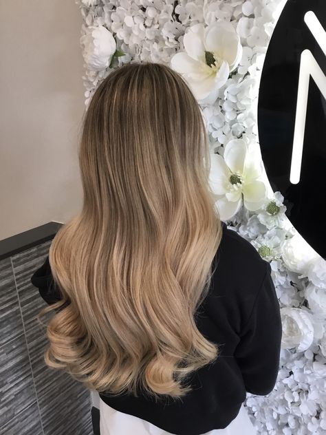 Dark To Blonde Hair Balayage, Balliage Hair Blonde, Dark Blonde Balayage Short, Blonde Beige Balayage, Warm Beige Blonde Hair, Beige Blonde Hair Balayage, Sand Balayage, Toned Balayage, Balliage Hair