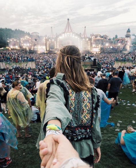 Coachella Couple Outfits, Rave Couple Outfits, Rave Pictures, Rave Couple, Rave Photography, Music Festival Aesthetic, Couples Music, Krewella, Festival Aesthetic