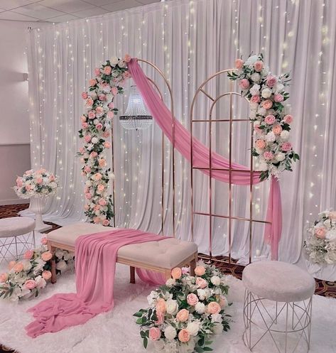 Red Events, Marriage Function, Decor Business, Desi Wedding Decor, Events Decor, Wedding Backdrop Decorations, Glam Decor, Desi Wedding, Wedding Arrangements