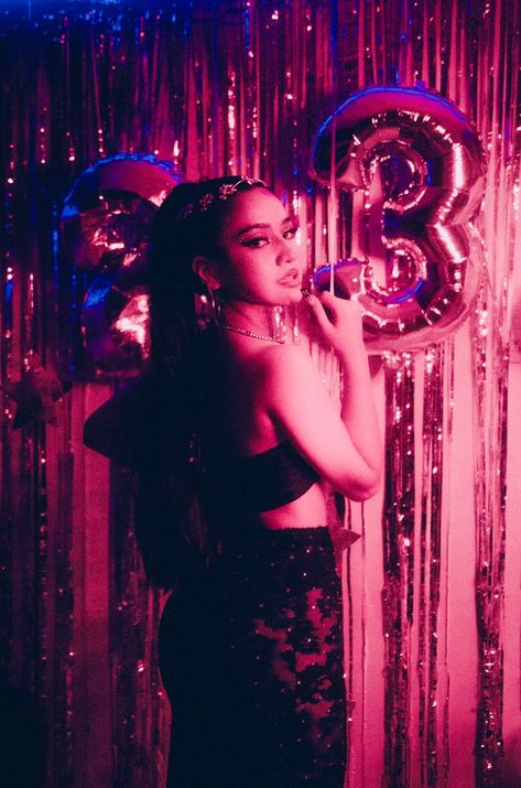 Birthday Photoshoot Euphoria, Euphoria Birthday Photoshoot Ideas, Euphoria Birthday Photoshoot, Party Photoshoot Aesthetic, Euphoria Photoshoot Ideas, Euphoria Themed Photoshoot, Euphoria Bday Party, Euphoria Photoshoot, Sweet 16 Pictures