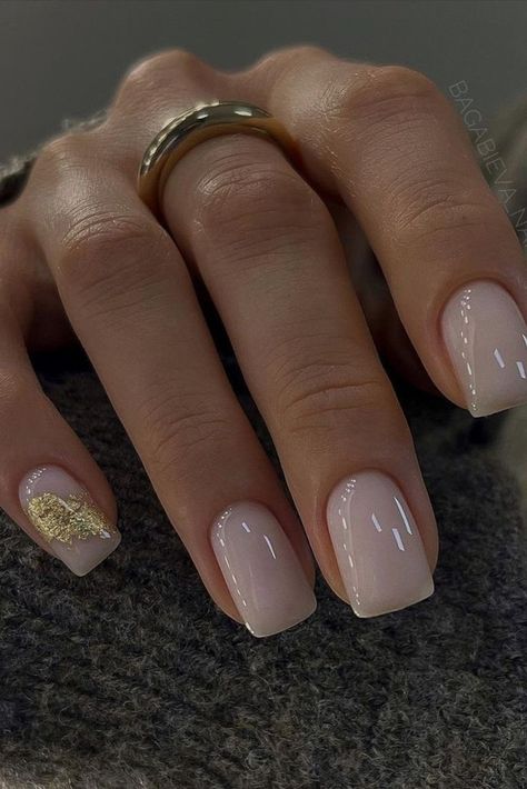 📸 bagabieva_nails White Nails With Gold, Nails With Gold, Classy Acrylic, Foil Nail Art, Milky Nails, Elegant Nail Designs, Floral Nail Designs, Subtle Nails, Simple Gel Nails