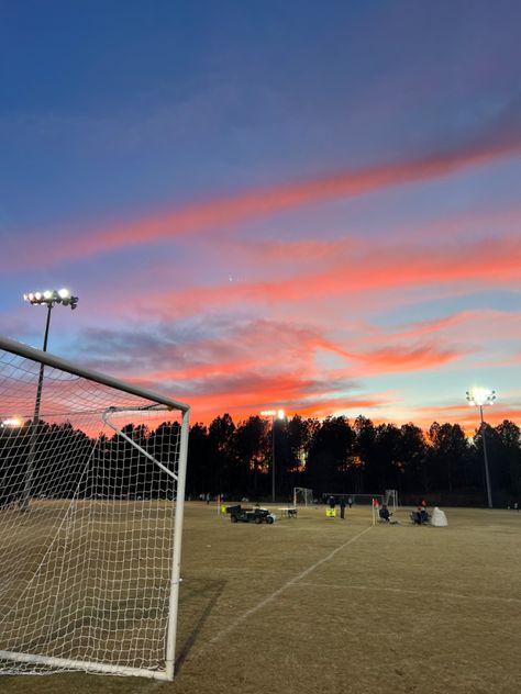 #soccer #sunset #photography #futbol Soccer Asthetic Picture, Women Soccer Aesthetic, Soccer Camp Aesthetic, Aesthetic Soccer Pictures, Football Sunset, Soccer Vibes Aesthetic, Soccer Sunset Wallpaper, Soccer Sunset, Soccer Sunset Aesthetic