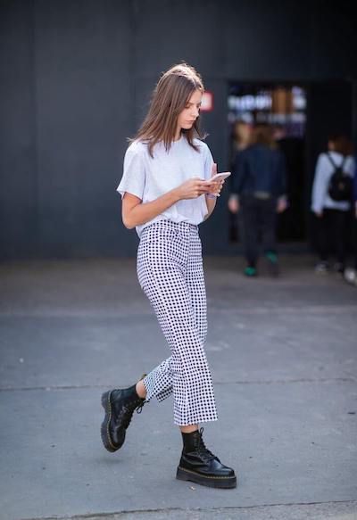 Dr Martens Outfits, Martens Outfit, Dr Martens Outfit, Doc Martens Outfit, Converse Outfits, Martens Style, Checkered Pants, Look Retro, Looks Street Style