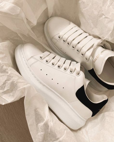 Alexander Mcqueen Aesthetic, Alexander Shoes, Mcqueen Sneakers, Alexander Mcqueen Sneakers, Mode Zara, Alexander Mcqueen Shoes, Shoe Wishlist, Hype Shoes, Shoe Inspo