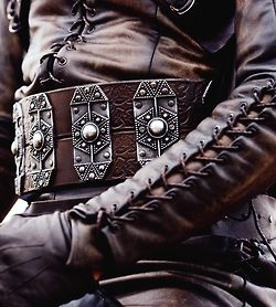 cool costume details Ciri Aesthetic, Medieval Aesthetic, Robb Stark, Leather Armor, Fantasy Costumes, Fantasy Armor, Fantasy Inspiration, Medieval Fantasy, Fantasy Clothing