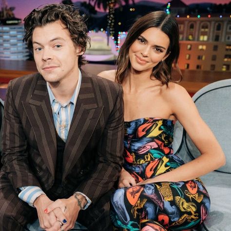 Harry Styles And Kendall Jenner, Kendall Harry, Kendall And Harry Styles, Kendall Jenner Met, Kendall Jenner Met Gala, Jenner Family, Glamour Photo, Celebrity Look Alike, Celebrity Style Red Carpet