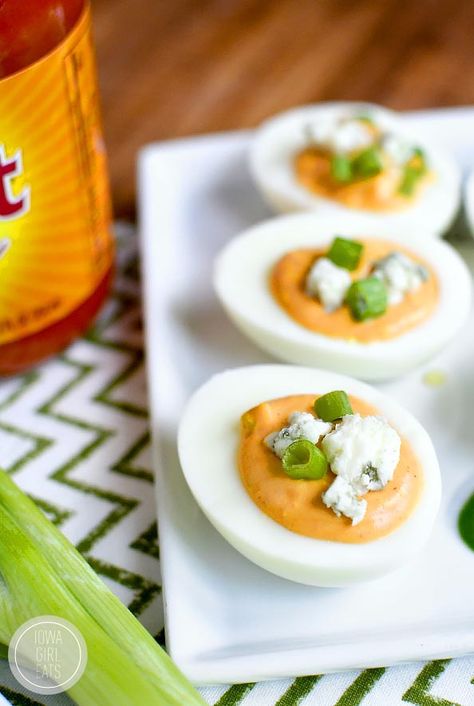 Buffalo Ranch Deviled Eggs are devilish-tasting gluten-free side dish recipe thanks to spicy buffalo wing sauce and cooling ranch dressing in the mix! | iowagirleats.com #glutenfree Angel Eggs, Pancakes Kids, Easy Breakfast Casseroles, Ranch Deviled Eggs, Quick Pancakes, Gluten Free Recipes Side Dishes, Classic Deviled Eggs, Healthy Oatmeal Recipes, Buffalo Wing