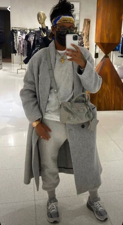 Grey Monochromatic Outfit Street Styles, Hillman College Outfit, Palomino 1s Outfit, Street Style For Women Over 50, Monochromatic Outfit Fall, Mode Dope, Winter Outfits Ideas, Crisp Autumn, Trendy Outfit Ideas