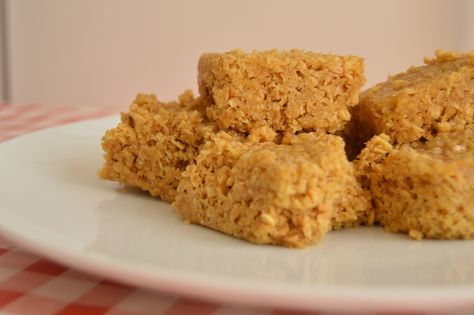 Quick and Easy Microwave Flapjack Recipe - What Katy Said How To Make Flapjacks, Easy Flapjacks, Microwave Dessert, Flapjack Recipe, Microwave Snacks, Bbc Food, Mug Recipes, Mug Cake, Kids Snacks