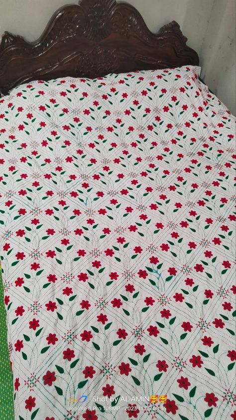 Nokshi Katha Design, Katha Design, Katha Stitch, Nokshi Katha, Nakshi Katha, Bed Sheet Painting Design, Sheet Painting, Wrap Flowers, Bed Cover Design