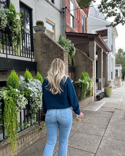 Jeans And Sweater Outfit, Coffee Fall, Outfit Street Style, Blue Jean Outfits, Outfit Street, Inspo Pics, Mens Sweater, Amazon Essentials, Style Sweater